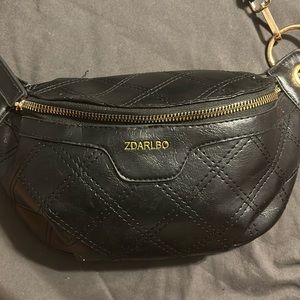 Black fannypack